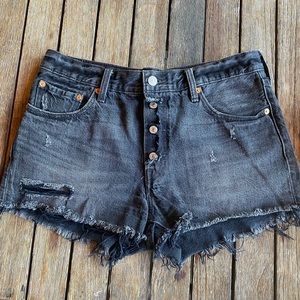 Black Levi’s shorts !